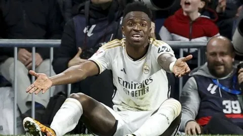 فينيسيوس يسعى لراتب مبابي.. وريال مدريد يفاجئه: حلم بيريز سيتحقق بخروجك