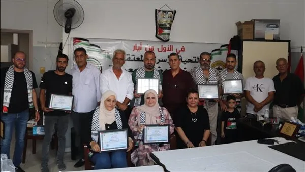 اتحاد نقابات عمال فلسطين في منطقة صور يقدّم التكريم لوسائل الإعلام التابعة لمنظمة التحرير الفلسطينية اتحاد نقابات عمال فلسطين في منطقة صور يقدّم التكريم لوسائل الإعلام التابعة لمنظمة التحرير الفلسطينية