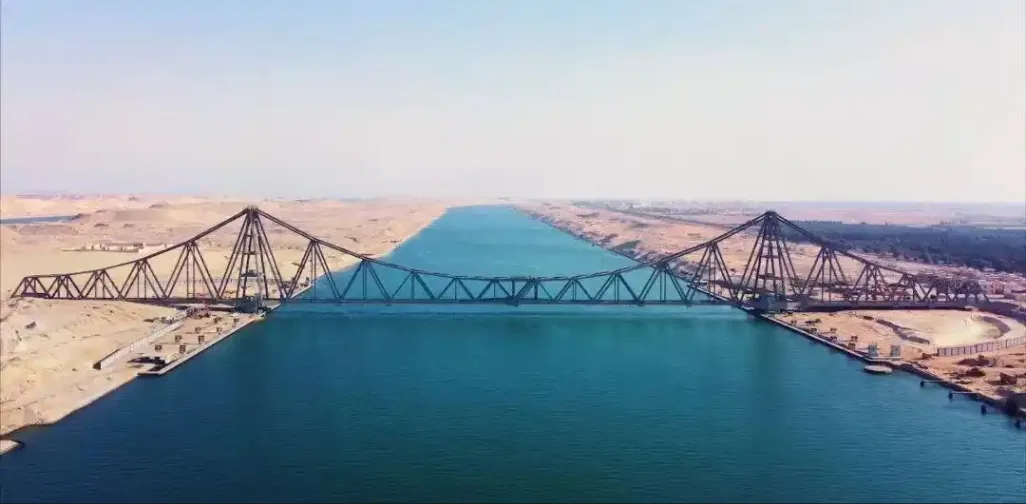 جسر الدوران الأفقي في قناة السويس: إنجاز هندسي يتطلع نحو المستقبل جسر الدوران الأفقي في قناة السويس: إنجاز هندسي يتطلع نحو المستقبل