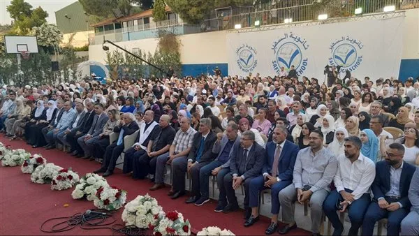 ثانوية السفير تُقيم احتفالية لتخرج الدفعة الثامنة لعام 2025 برعاية الشاعر هنري زغيب ثانوية السفير تُقيم احتفالية لتخرج الدفعة الثامنة لعام 2025 برعاية الشاعر هنري زغيب