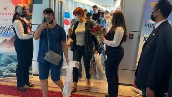 موسم سفر مزدهر.. مطارا الغردقة ومرسى علم يستقبلان 24 ألف زائر في يوم واحد