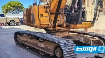 «الإسكان» تواصل أعمال تجديد رصف طريق «77» المزدوج في أبو سليم