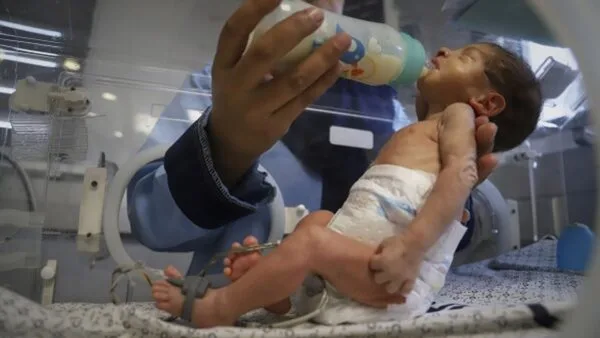 الإعلام الرسمي في غزة: الأطفال يواجهون خطر مجزرة جماعية بسبب نقص حليب الأطفال. الإعلام الرسمي في غزة: الأطفال يواجهون خطر مجزرة جماعية بسبب نقص حليب الأطفال.