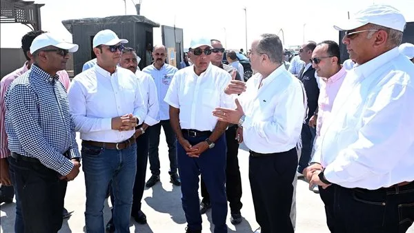 رئيس الحكومة يزور محطة الأبحاث لتجارب تحلية مياه البحر في مدينة العلمين الجديدة رئيس الحكومة يزور محطة الأبحاث لتجارب تحلية مياه البحر في مدينة العلمين الجديدة