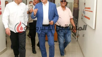 وزير قطاع الأعمال العامة يجتمع مع محافظ السويس أثناء زيارته لشركة البلوك الأنودية المصرية في السخنة