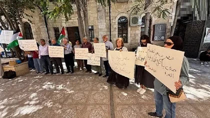 رام الله: نشطاء فلسطينيون يبدؤون إضرابًا مفتوحًا عن الطعام تضامنًا مع غزة رام الله: نشطاء فلسطينيون يبدؤون إضرابًا مفتوحًا عن الطعام تضامنًا مع غزة