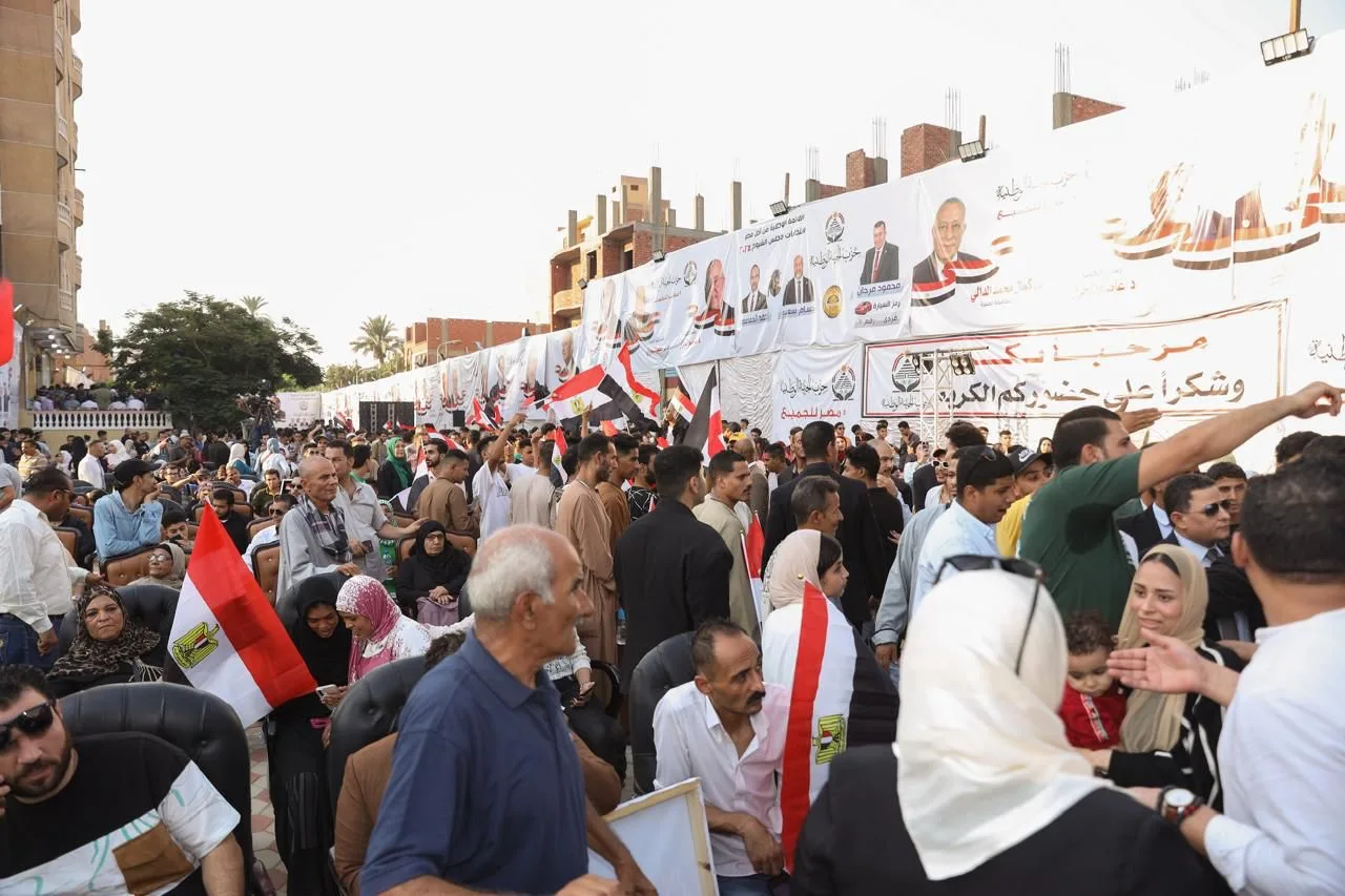 حزب الجبهة الوطنية يختتم حملته الدعائية بـ8 مؤتمرات جماهيرية قبل بدء فترة الصمت الانتخابي حزب الجبهة الوطنية يختتم حملته الدعائية بـ8 مؤتمرات جماهيرية قبل بدء فترة الصمت الانتخابي
