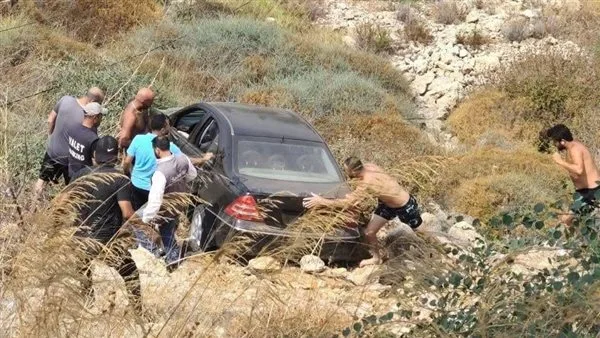 بالصور: سيارة تقودها امرأة تتعرض للحادث بالصور: سيارة تقودها امرأة تتعرض للحادث