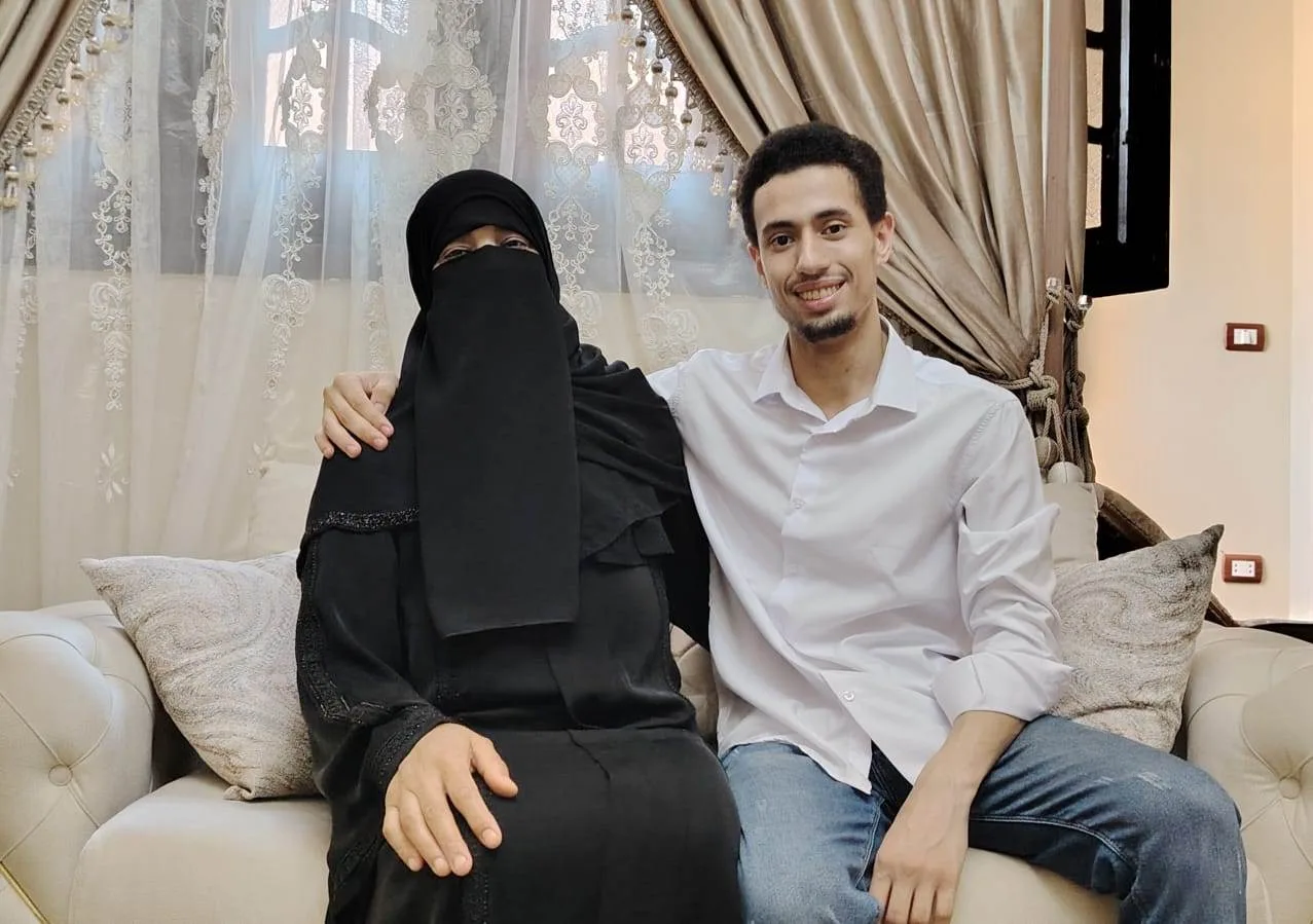سادس الجمهورية في الثانوية الأزهرية ابن البحيرة: والدتي مثال للتحدي في حياتي.. وأسعى للالتحاق بكلية الطب سادس الجمهورية في الثانوية الأزهرية ابن البحيرة: والدتي مثال للتحدي في حياتي.. وأسعى للالتحاق بكلية الطب