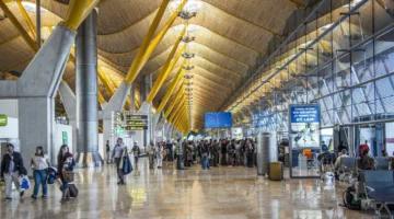فرنسا تطلب من إسبانيا تفسيرًا بشأن طرد يهود من رحلة طيران