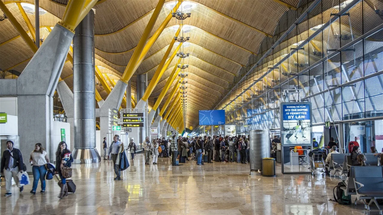 فرنسا تطلب من إسبانيا تفسيرًا بشأن طرد يهود من رحلة طيران فرنسا تطلب من إسبانيا تفسيرًا بشأن طرد يهود من رحلة طيران