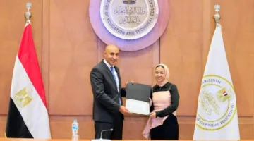 وزير التعليم يُحتفي بالطلبة الأوائل في الثانوية العامة ويثني على إنجازاتهم وتألقهم
