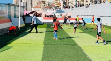صور توضح الأجواء الاحتفالية على سواحل الإسكندرية