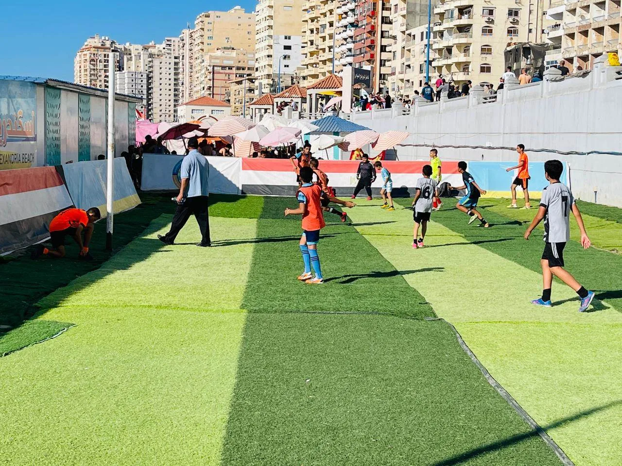 صور توضح الأجواء الاحتفالية على سواحل الإسكندرية صور توضح الأجواء الاحتفالية على سواحل الإسكندرية