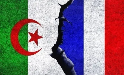 الجزائر تلغي بطاقات دخول مطاراتها وموانئها الممنوحة للسفارة الفرنسية الجزائر تلغي بطاقات دخول مطاراتها وموانئها الممنوحة للسفارة الفرنسية