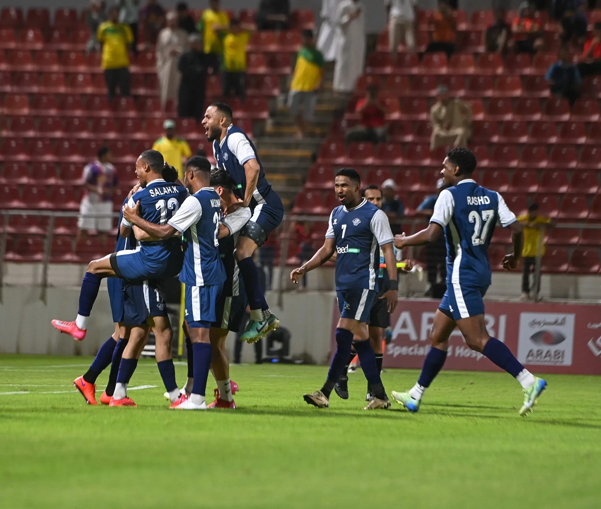 نادي الشباب يتوج بلقب كأس السوبر العماني لكرة القدم نادي الشباب يتوج بلقب كأس السوبر العماني لكرة القدم