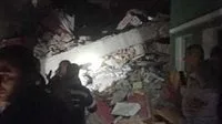 عناصر انهيار منزل من ثلاثة طوابق في أسيوط