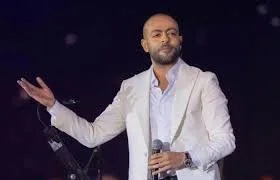 تامر عاشور يجهز لأداء حفله في مهرجان العلمين 2025