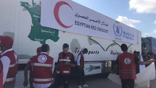 مصادر: الهلال الأحمر المصري يطلق حملة إغاثية لمساندة سكان غزة بدءًا من صباح الغد مصادر: الهلال الأحمر المصري يطلق حملة إغاثية لمساندة سكان غزة بدءًا من صباح الغد