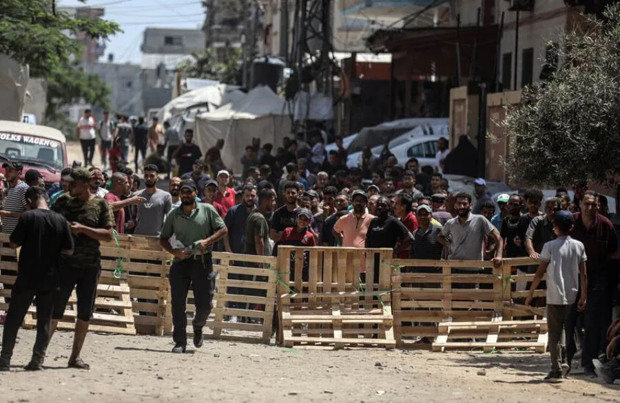 وسائل إعلام عبرية تزعم أن حمولة محلية شاركت في تدمير مبنى لحماس في بيت حانون بإذن من إسرائيل