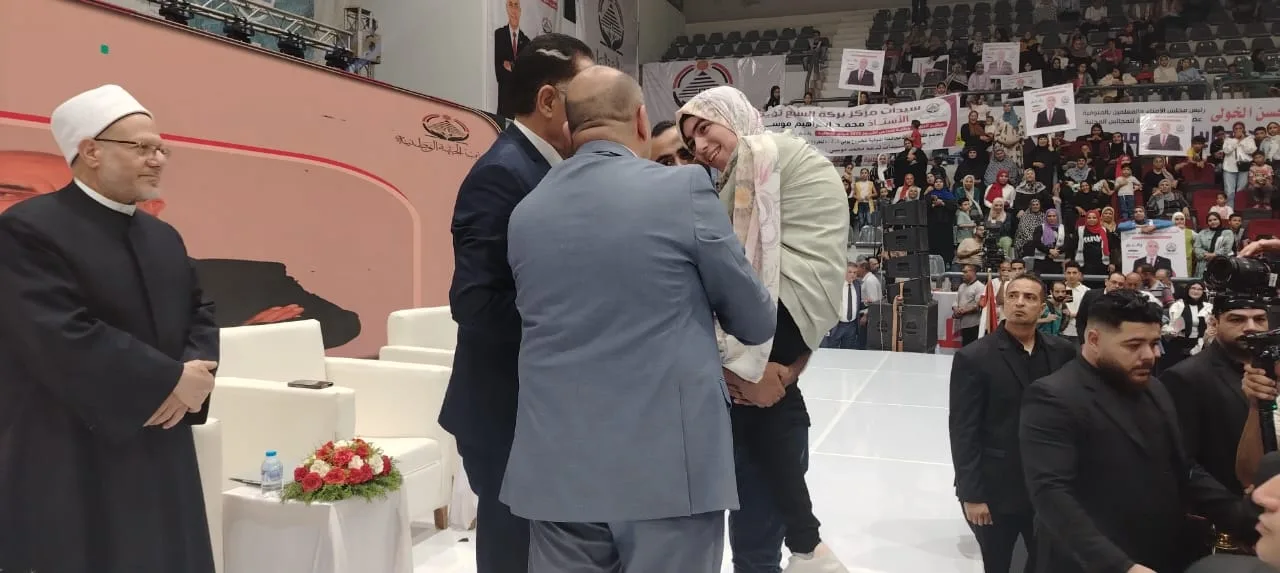 الجبهة الوطنية تُكرم طالبة من ذوي الاحتياجات الخاصة لتحقيقها 90% في الثانوية العامة الجبهة الوطنية تُكرم طالبة من ذوي الاحتياجات الخاصة لتحقيقها 90% في الثانوية العامة
