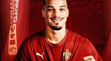 انتقال نهائي.. فخري لاكاي يعود رسمياً إلى سيراميكا كليوباترا