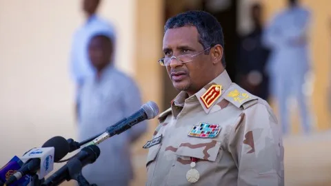 حميدتي يعلن عن إنشاء حكومة بديلة في السودان وتعيين محمد حسن التعايشي رئيسًا للوزراء.