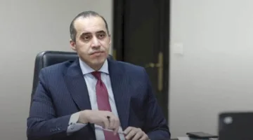 وزير الشؤون النيابية يشدد على ضرورة تمكين الشباب في مواجهة الفيض من المعلومات الم misleading.