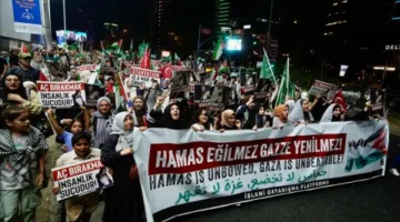 “لا خبز في غزة ولا خجل في العالم” .. شعار مظاهرة ضد إسرائيل في إسطنبول