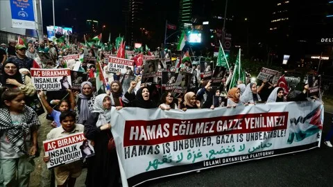 “لا خبز في غزة ولا خجل في العالم” .. شعار مظاهرة ضد إسرائيل في إسطنبول “لا خبز في غزة ولا خجل في العالم” .. شعار مظاهرة ضد إسرائيل في إسطنبول