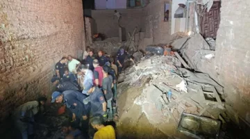 مكون من ثلاثة طوابق.. جهود البحث عن مفقودين تحت أنقاض منزل في أسيوط