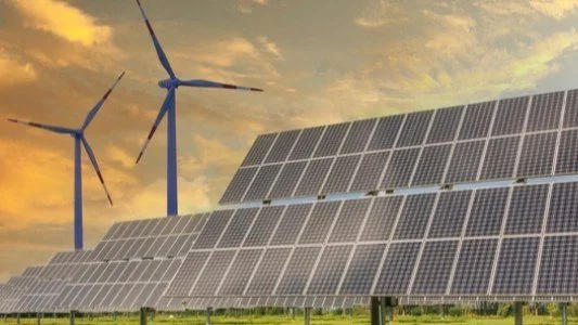 ستوفر الحكومة مليارات الدولارات شهريًا.. اكتشف استراتيجيتها لتعزيز الاستثمار في مجالات الطاقة المتجددة ستوفر الحكومة مليارات الدولارات شهريًا.. اكتشف استراتيجيتها لتعزيز الاستثمار في مجالات الطاقة المتجددة