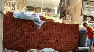 وقف أعمال البناء غير القانونية في النزهة الجديدة ومصادرة المعدات.. استجابة لشكاوى السكان.