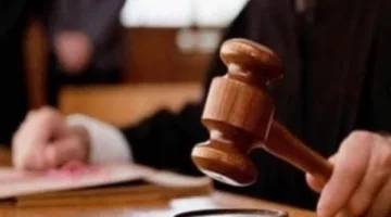 إصدار حكم على ثلاثة قُصّر بتهمة قتل شخص آخر باستخدام سلاح ناري