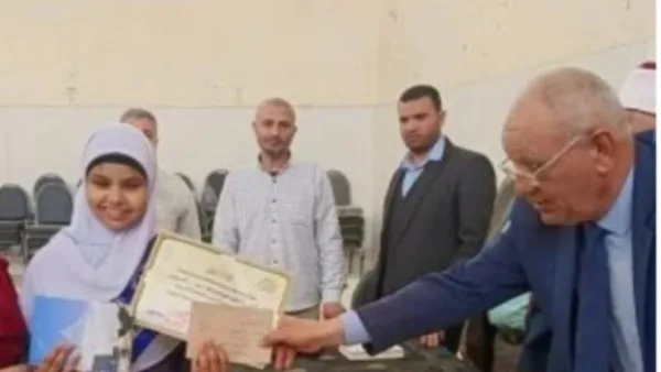 أخبار أسوان: طالبة بالثانوية الأزهرية تُحقق التفوق رغم إعاقتها.. ورفع الإشغالات وإطلاق 10 مشروعات ملحة في قطاع مياه الشرب أخبار أسوان: طالبة بالثانوية الأزهرية تُحقق التفوق رغم إعاقتها.. ورفع الإشغالات وإطلاق 10 مشروعات ملحة في قطاع مياه الشرب