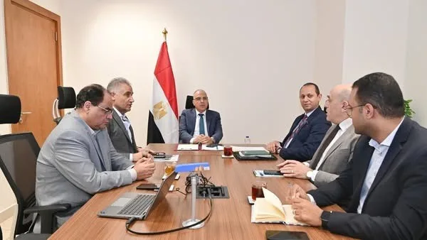 سويلم يراقب جهود إزالة الانتهاكات على مجرى نهر النيل سويلم يراقب جهود إزالة الانتهاكات على مجرى نهر النيل