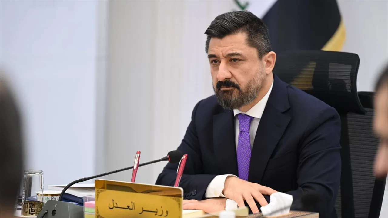 العدل تُطلق خدمة هاتفية لاستقبال شكاوى المواطنين بشأن تأخير تنفيذ قرارات الإفراج العدل تُطلق خدمة هاتفية لاستقبال شكاوى المواطنين بشأن تأخير تنفيذ قرارات الإفراج