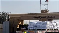 شاحنات الإغاثة تمر من مصر إلى معبر كرم أبو سالم