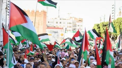 المغرب: الآلاف يدعون لإنقاذ غزة من خطط التجويع الإسرائيلية. المغرب: الآلاف يدعون لإنقاذ غزة من خطط التجويع الإسرائيلية.