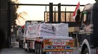 قافلة مساعدات جديدة من الهلال الأحمر للفلسطينيين تحت شعار ‘زاد العزة’.. من مصر إلى غزة