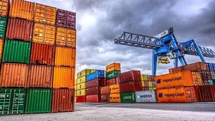 من الضيق إلى الازدهار: كيف تمكنت مصر من خفض عجز الميزان التجاري إلى أقل مستوياته؟