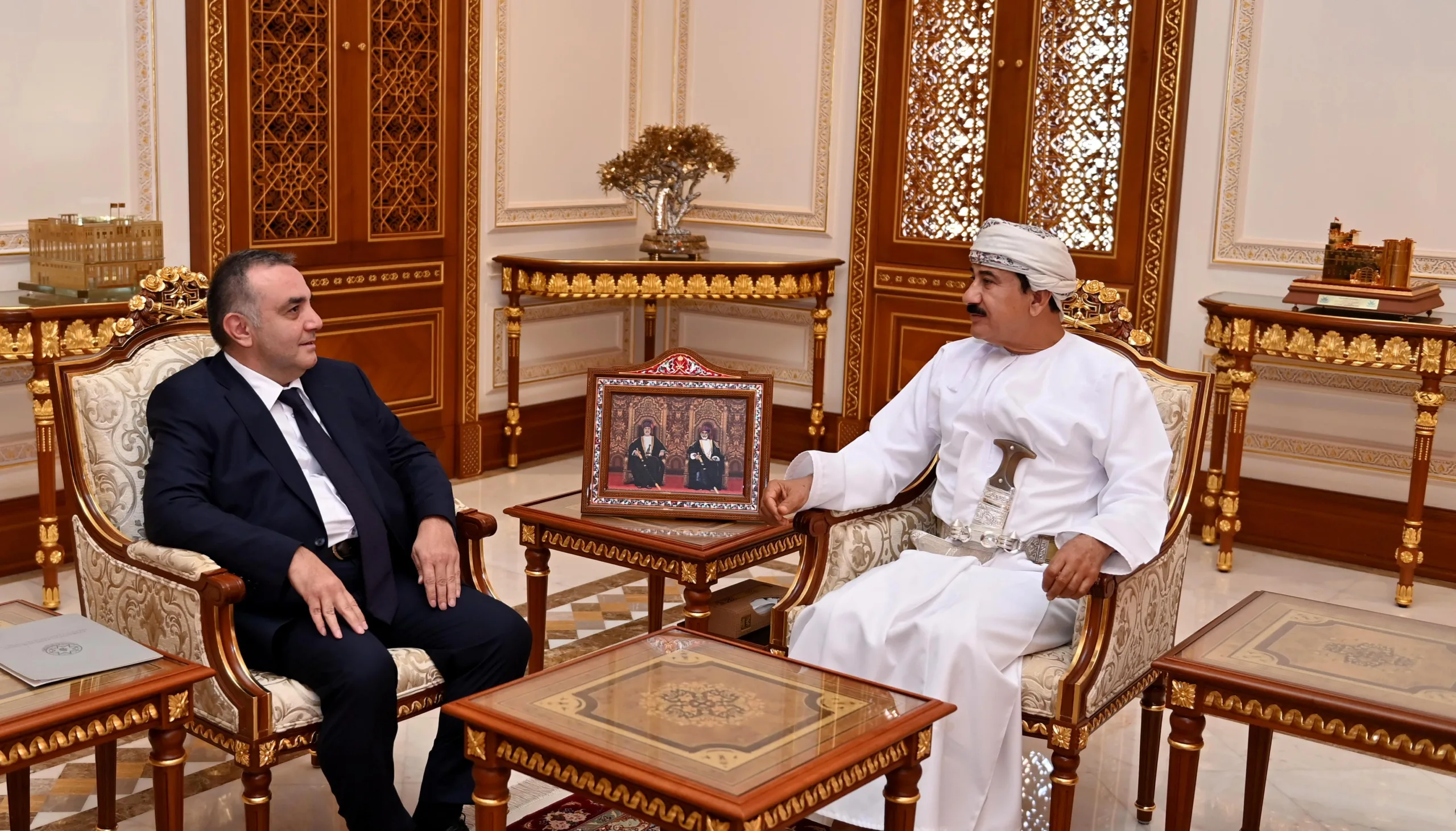 وزير المكتب السلطاني يستضيف سفراء لبنان وأذربيجان وزير المكتب السلطاني يستضيف سفراء لبنان وأذربيجان