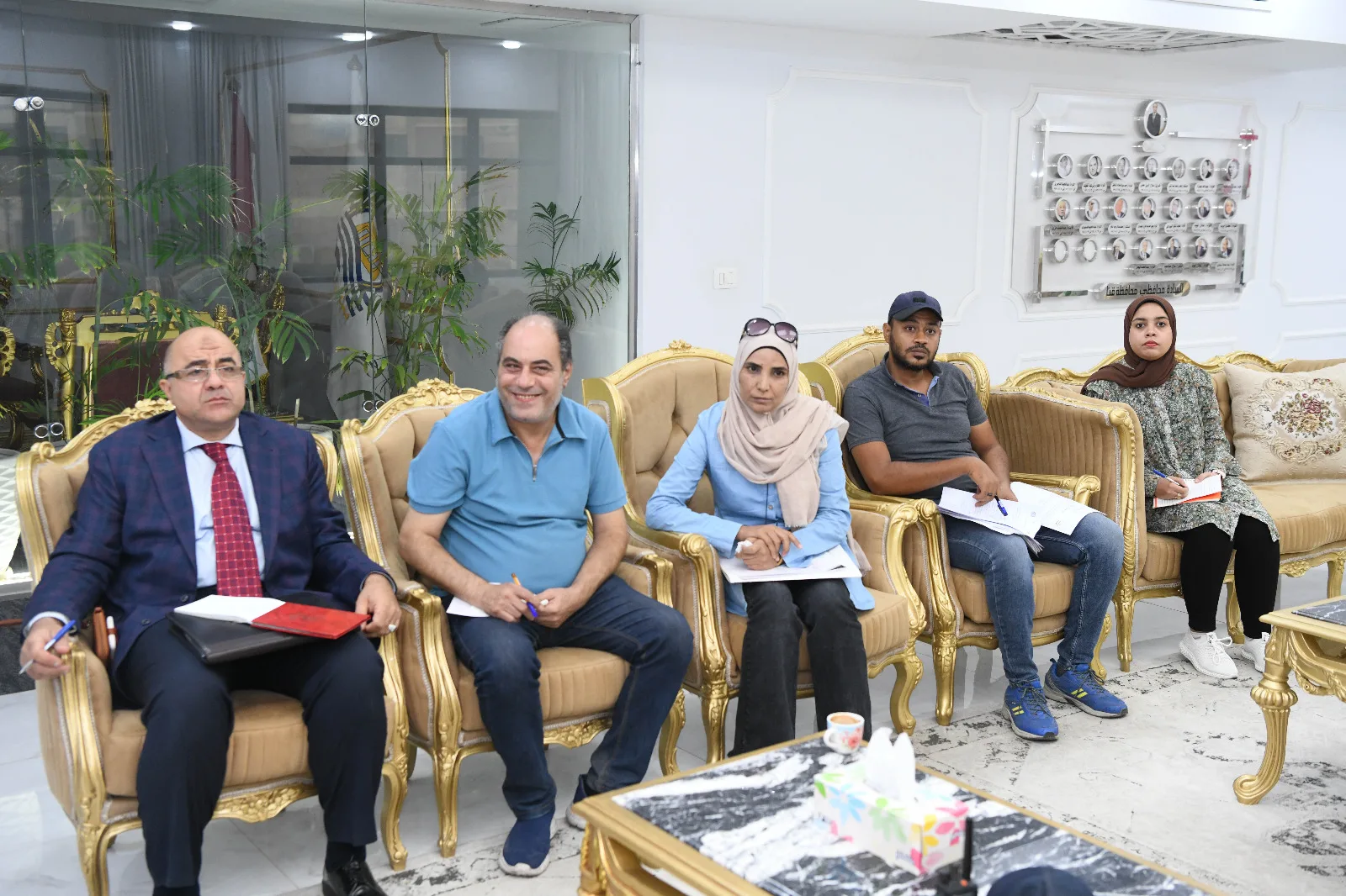 محافظ قنا يناقش خطوات تجديد وتحديث مركز الحماية المدنية في وسط المدينة محافظ قنا يناقش خطوات تجديد وتحديث مركز الحماية المدنية في وسط المدينة