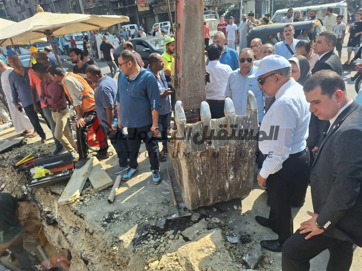 وزير الكهرباء يتواجد في موقع استبدال عطل كابل أرضي بالقرب من محطة مترو ساقية مكي في الجيزة. وزير الكهرباء يتواجد في موقع استبدال عطل كابل أرضي بالقرب من محطة مترو ساقية مكي في الجيزة.