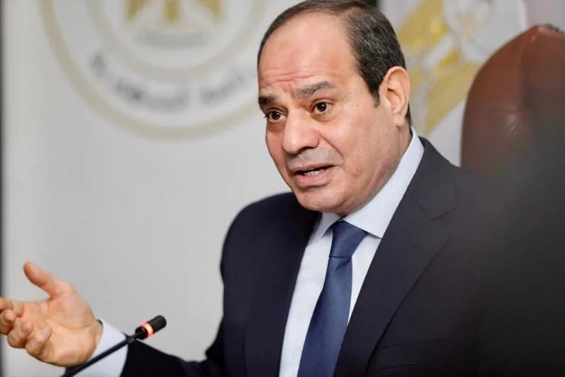 الرئيس السيسي يلتقي برئيس الوزراء ووزراء الصناعة والاستثمار والنفط