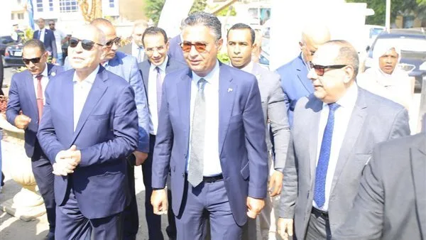 وزير التموين يطلق سوق اليوم الواحد في منطقة الجمالية وزير التموين يطلق سوق اليوم الواحد في منطقة الجمالية