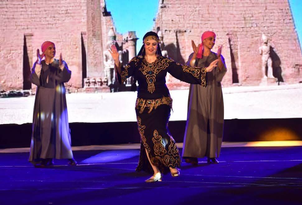 جانب من الفعاليات وعروض الفرق الشعبية