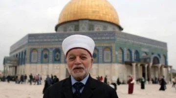 الاحتلال الإسرائيلي يبلغ مفتى القدس بقرار إبعاده عن المسجد الأقصى لمدة أسبوع