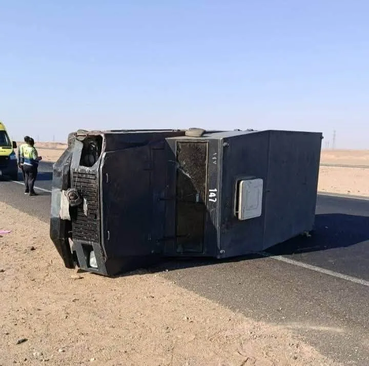 إصابة أربعة أفراد نتيجة حادث تصادم على الطريق الصحراوي في أسوان إصابة أربعة أفراد نتيجة حادث تصادم على الطريق الصحراوي في أسوان