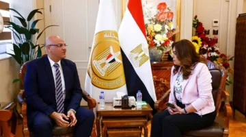 وزيرة التنمية المحلية تناقش مشروعات “حياة كريمة” مع محافظ القليوبية
